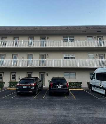 5000 NW 36th St, Lauderdale Lakes, FL 33319