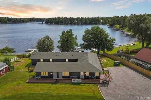 4998 N MAIN Street, Long Lake, MI 48743