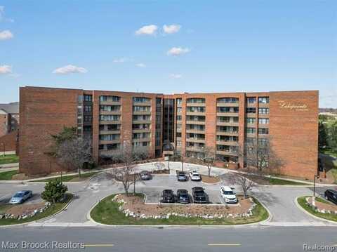 3105 COUNTRY CLUB Drive, Saint Clair Shores, MI 48082