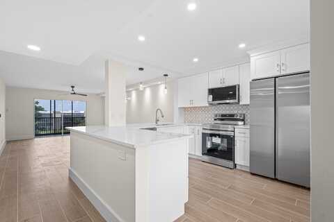 6585 Kensington Lane, Delray Beach, FL 33446