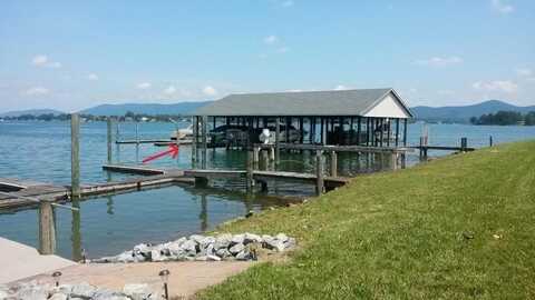 425 Belle Isle DR, Union Hall, VA 24176