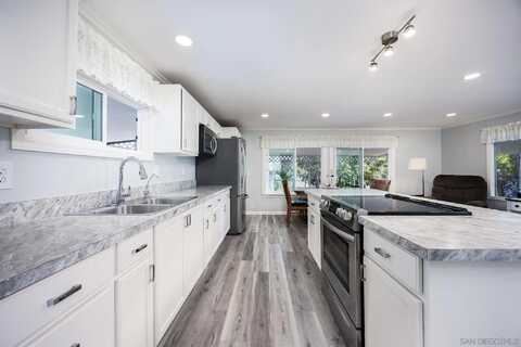 8712 N Magnolia Ave, Santee, CA 92071