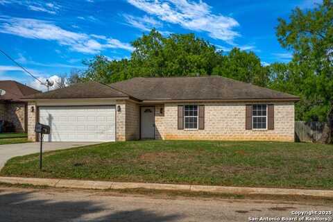 111 Windcrest, Floresville, TX 78114
