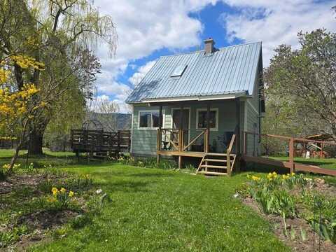 3434 G Rockcut Rd, Kettle Falls, WA 99141