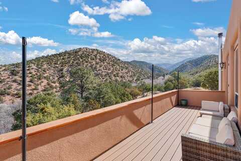 63 Rio En Medio, Santa Fe, NM 87506