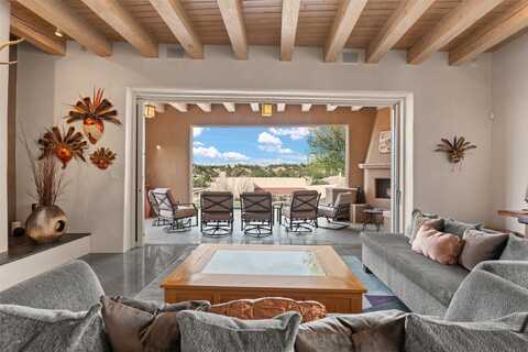 50 Paseo Aragon, Santa Fe, NM 87506