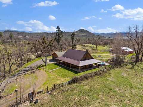 688 Worthington Road, Eagle Point, OR 97524