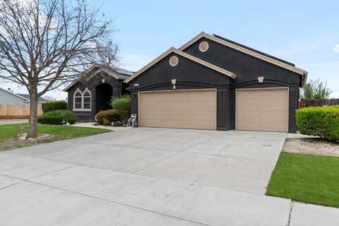 912 Apple Avenue, Lemoore, CA 93245
