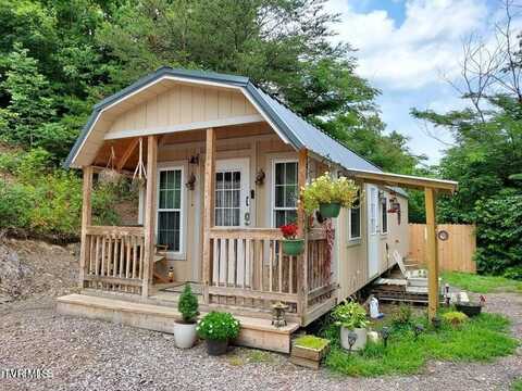 152 E Greenway Street, Sneedville, TN 37869