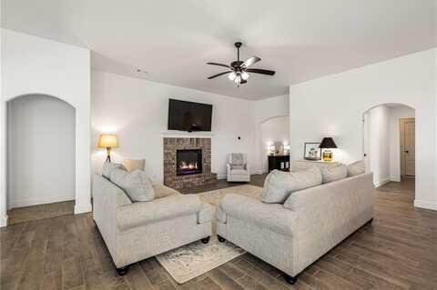2405 Armstrong LN, Pea Ridge, AR 72751