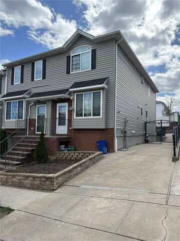 81 Burgundy Loop, Staten Island, NY 10304
