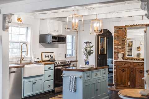 209 Main Street, Sandwich, MA 02563
