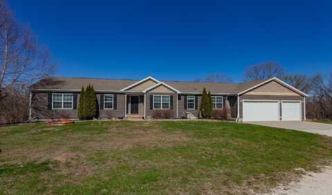 19075 Jewell Drive, Earlham, IA 50072
