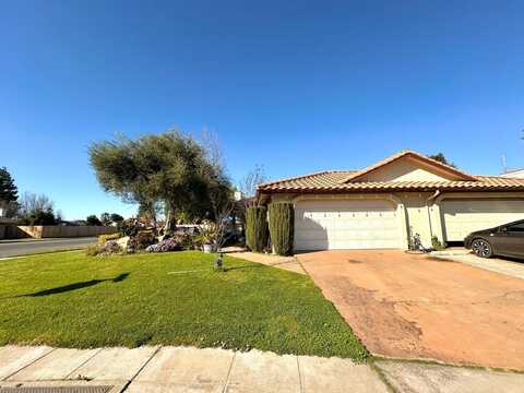 2525 Driftwood Drive, Madera, CA 93637