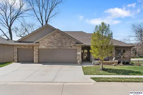 1320 S 190th Plaza, Omaha, NE 68130