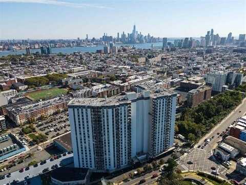 100 MANHATTAN AVE, Union City, NJ 07087