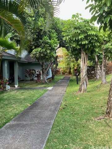 98-1724 Kaahumanu Street, Pearl City, HI 96782