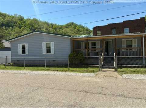 27 5th Street W, Madison, WV 25130