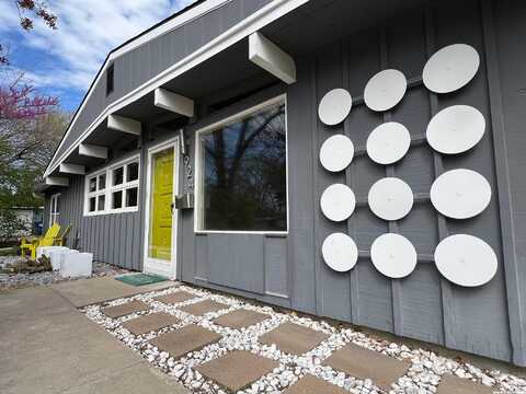 924 Madeline Lane, Lawrence, KS 66049