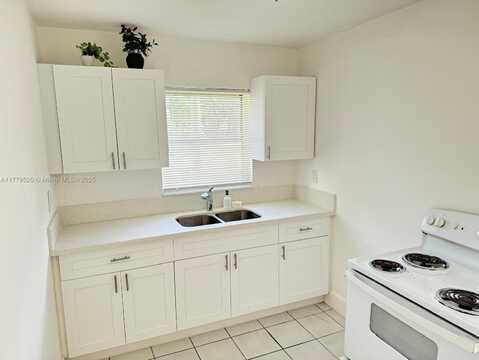 201 NW 77th St, Miami, FL 33150