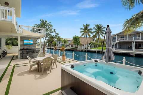 25 N Blackwater Ln, Key Largo, FL 33037