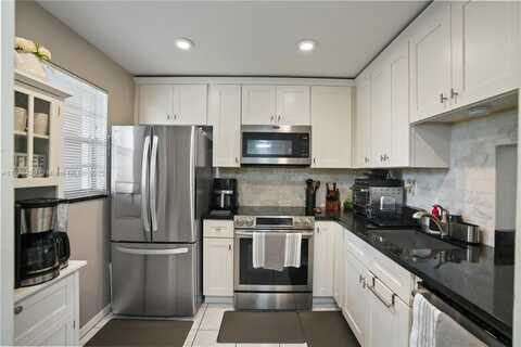 471 N Pine Island Rd, Plantation, FL 33324