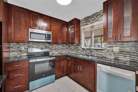 924 N 30th Rd, Hollywood, FL 33021