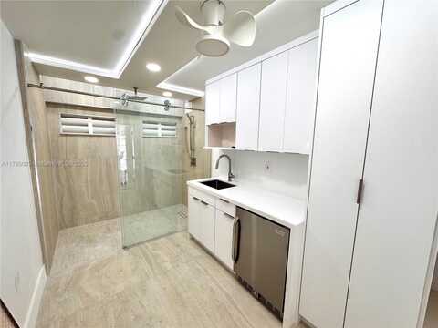 2899 Collins Ave, Miami Beach, FL 33140