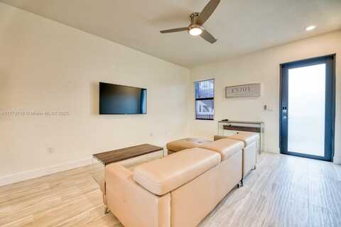 7831 NW 104 Ave, Doral, FL 33178