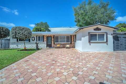 640 SW 69th Way, Pembroke Pines, FL 33023
