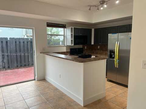 5240 NW 109th Ave, Doral, FL 33178