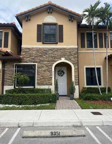 9351 W 33rd Ln, Hialeah, FL 33018