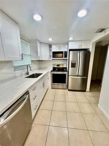 9375 Fontainebleau Blvd, Miami, FL 33172