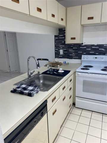2720 W 63rd Pl, Hialeah, FL 33016