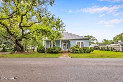1312 Porter Avenue, Ocean Springs, MS 39564