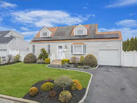 1015 N Hamilton Avenue, Lindenhurst, NY 11757
