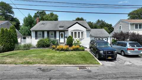 231 Tremont Road, Lindenhurst, NY 11757