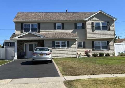 15 Fence Lane, Levittown, NY 11756