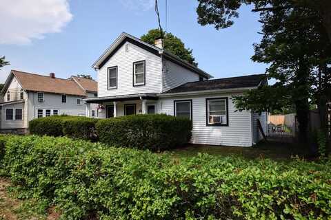 35 Station Road S, Bellport, NY 11713
