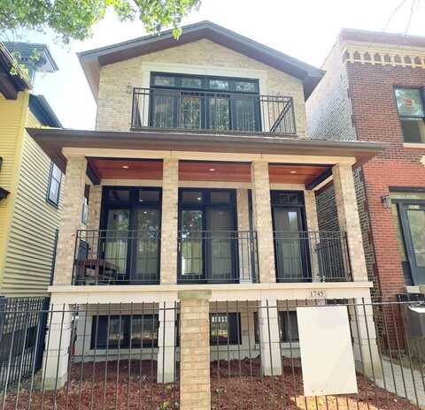 1745 W Cornelia Avenue, Chicago, IL 60657