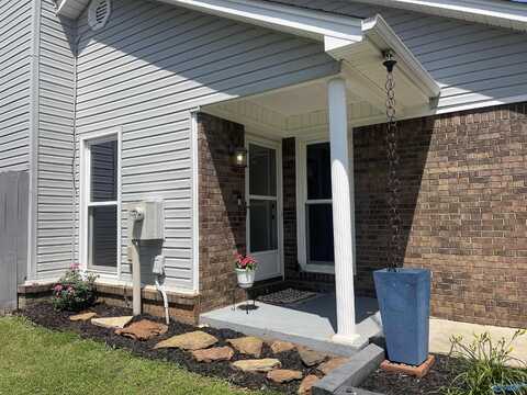 214 Barkwood Drive NE, Huntsville, AL 35811