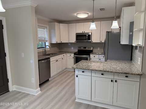 6903 SANS SOUCI Road, Jacksonville, FL 32216