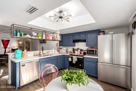 2431 E TRACY Lane, Phoenix, AZ 85032