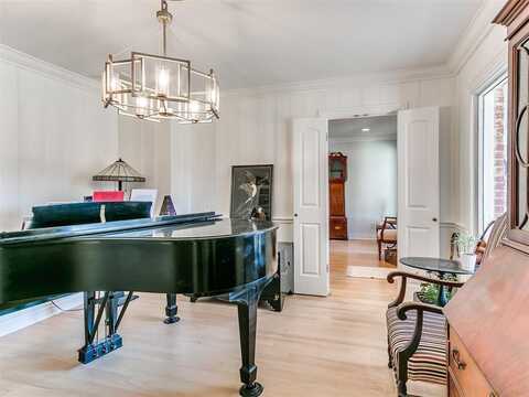 1821 Coventry Lane, Nichols Hills, OK 73120