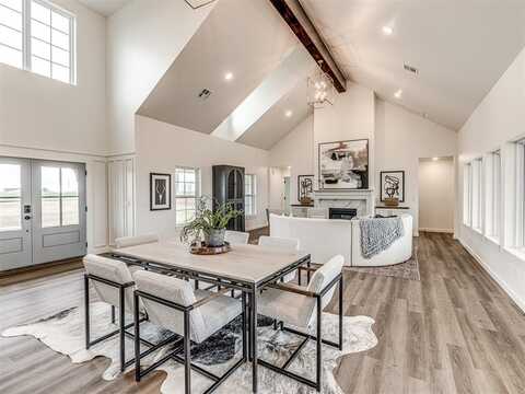 2438 S May Avenue, Guthrie, OK 73044