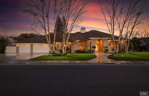 8901 Saint Cloud Lane, Bakersfield, CA 93311
