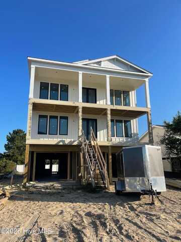 301 Brunswick Avenue W, Holden Beach, NC 28462