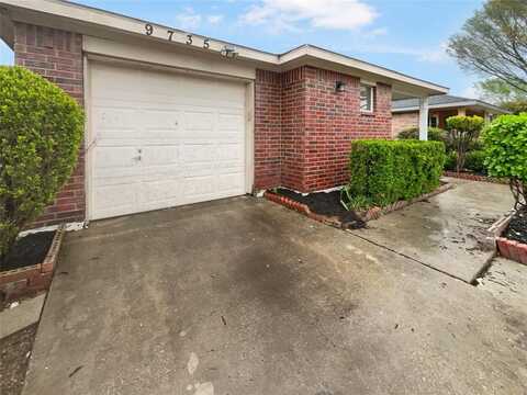 9735 Stonewood Drive, Dallas, TX 75227