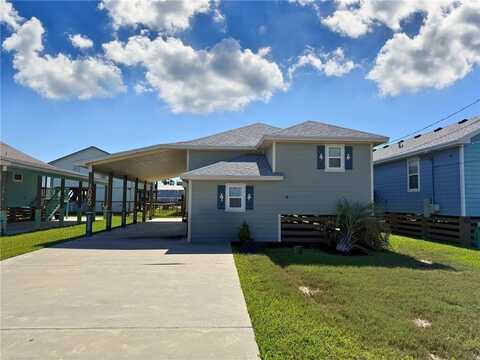 1020 S Live Oak Street, Rockport, TX 78382