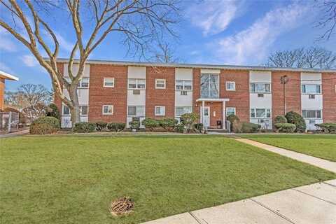 125 Hempstead Gardens Dr B#1C, West Hempstead, NY 11552